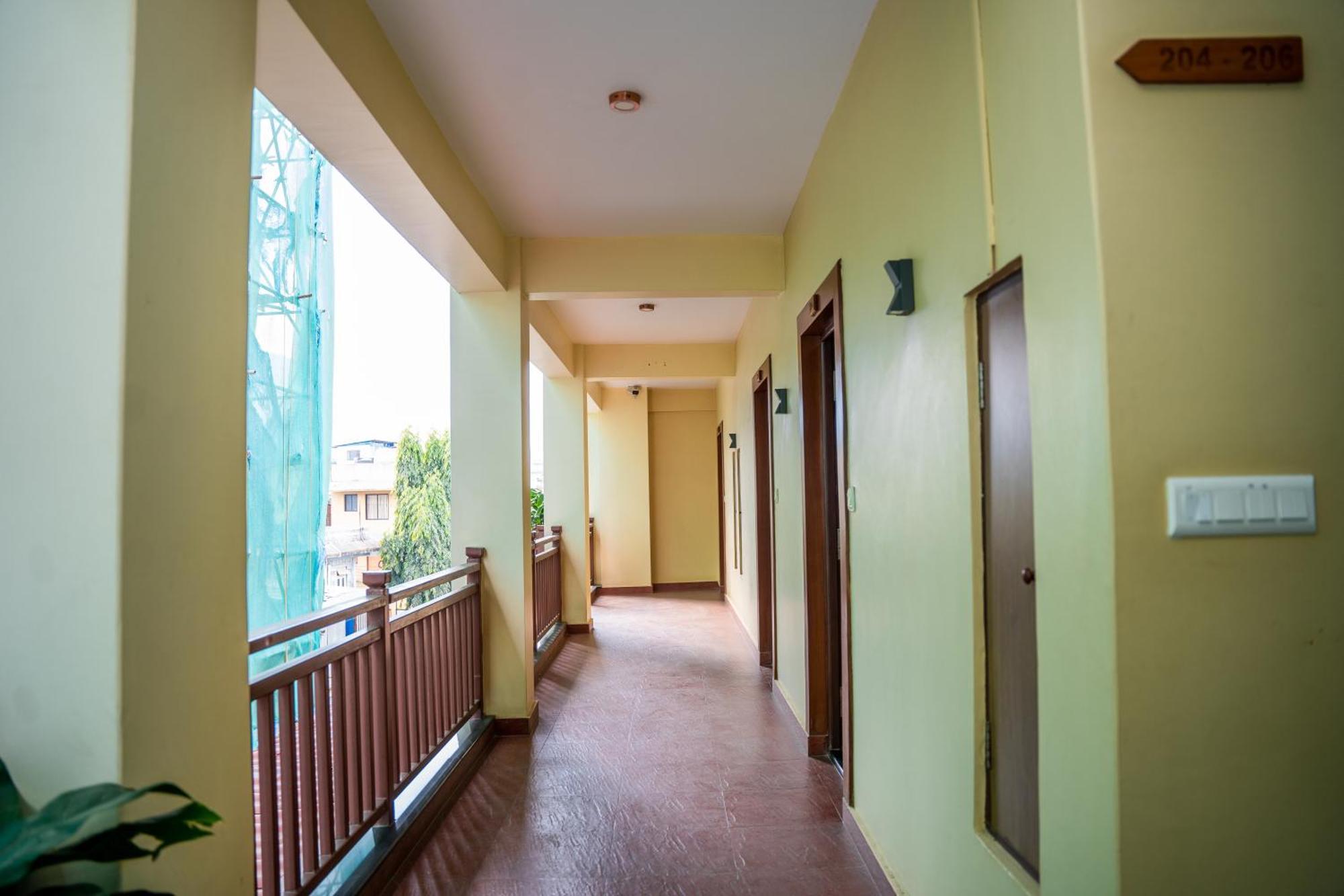 Hotel Glory Garden Покхара Экстерьер фото