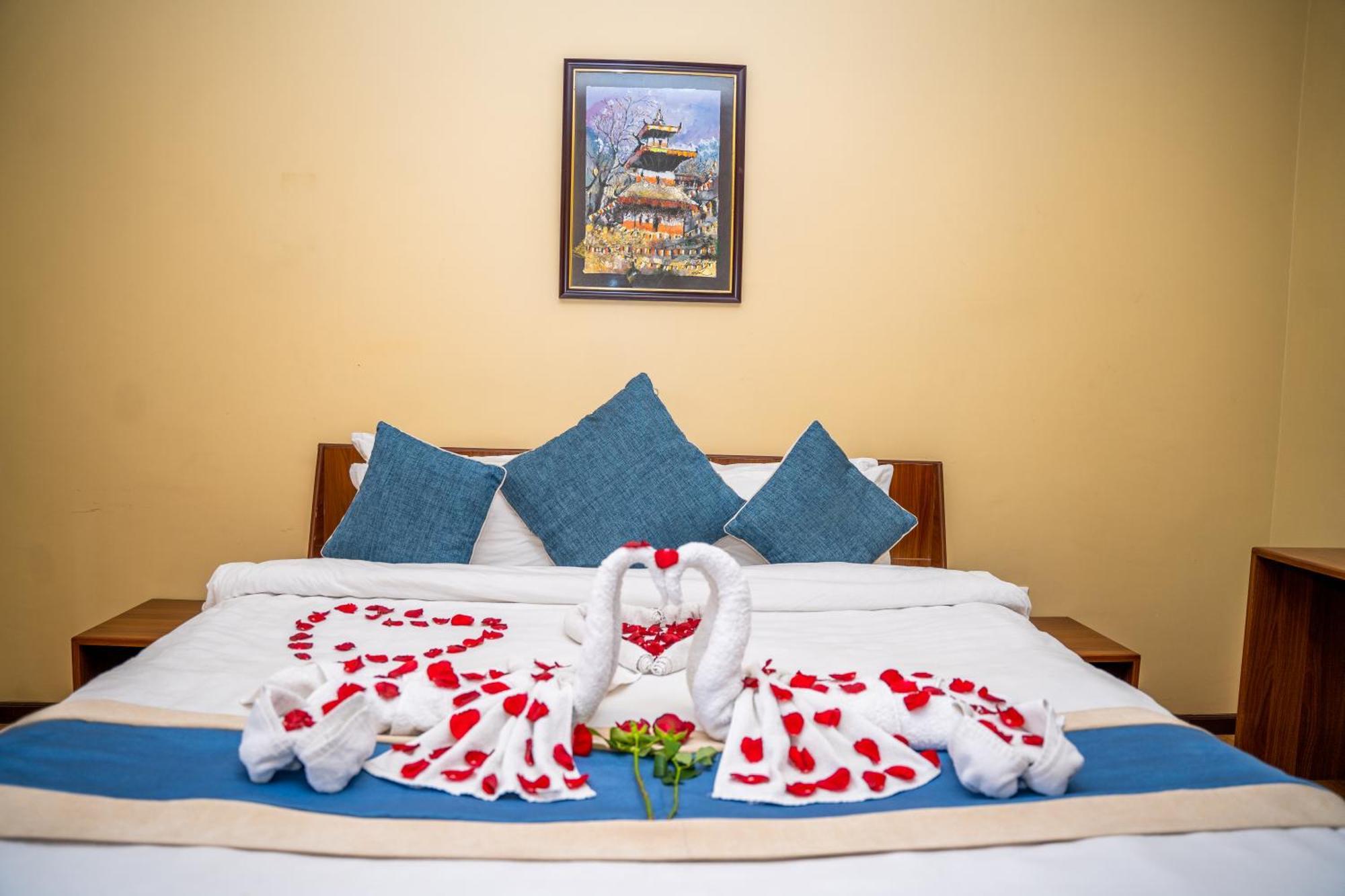 Hotel Glory Garden Покхара Экстерьер фото